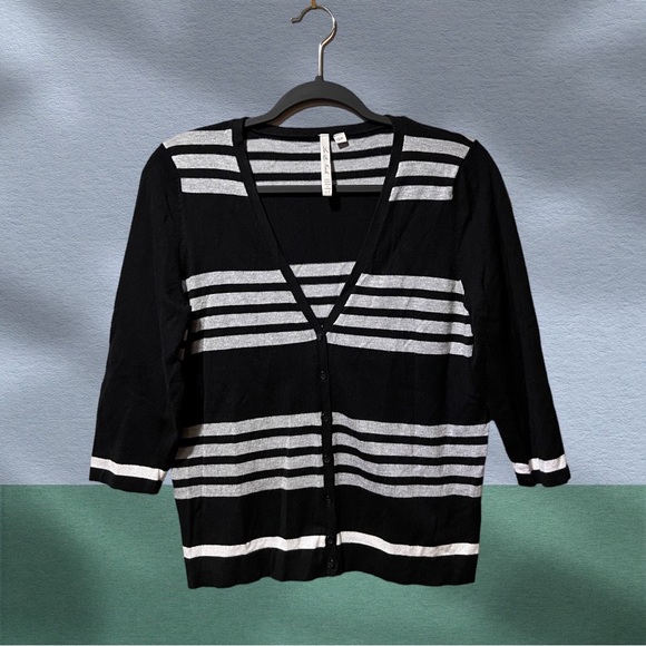 Leo & Nicole S Black & Grey Striped 3/4 Sleeve Cardi Sweater - Picture 4 of 7